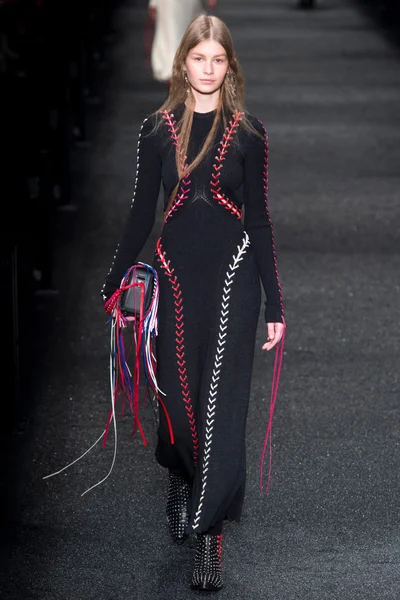 Look 3